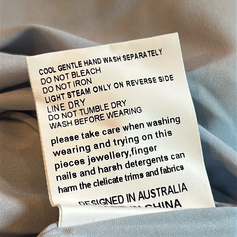 Elliatt Laquat Skirt in Multi Floral NWT Size XS - Picture 9 of 10